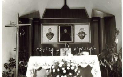 pierwszy ołtarz główny w kościele parafialnym (1982)
