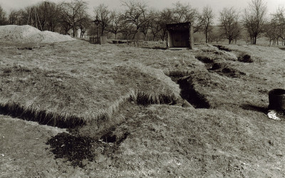 ławy fundamentów przygotowane do budowy kościoła w Bziance w 1958 (stan z 1977)